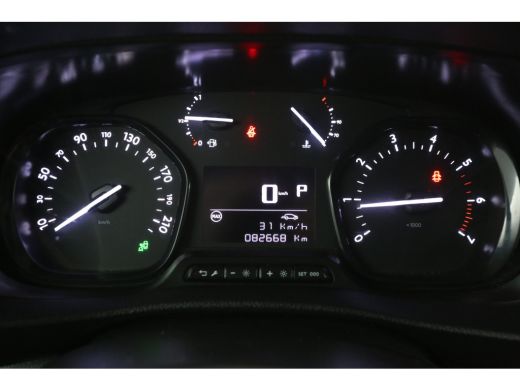 Opel Vivaro 2.0 CDTI L2H1 Innovation | Aut. | Airco | Cruise | 3 Zits | Trekhaak | Carplay | Imperiaal ActivLease financial lease