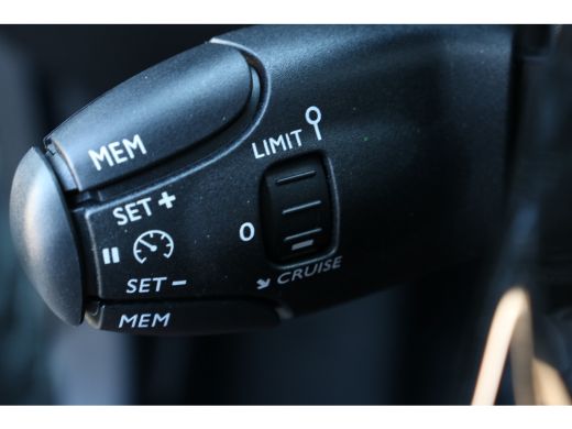 Peugeot 2008 1.2 Hybrid 136 Style | Cruise Control | Parkeersensoren achter | LED koplampen |Apple carplay | D... ActivLease financial lease
