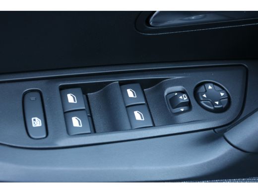 Peugeot 2008 1.2 Hybrid 136 Style | Cruise Control | Parkeersensoren achter | LED koplampen |Apple carplay | D... ActivLease financial lease