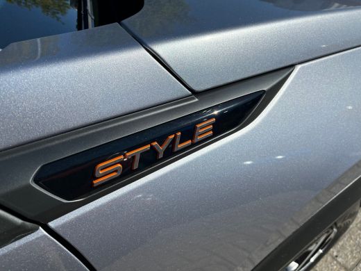 Peugeot 2008 1.2 Hybrid 136 Style | Cruise Control | Parkeersensoren achter | LED koplampen |Apple carplay | D... ActivLease financial lease