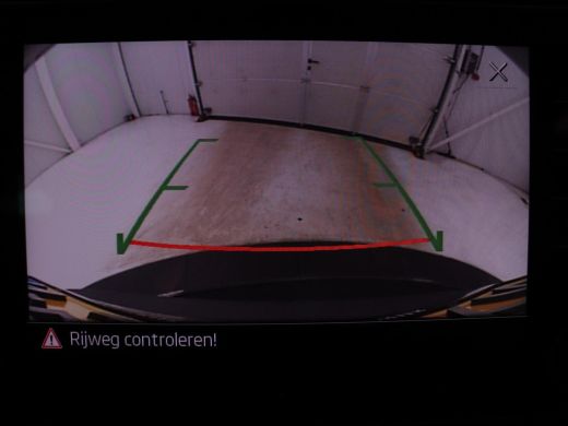 Skoda Karoq 1.5 TSI Business Edition Plus | Stoelverwarming | Adaptive cruise | Camera | Achterbankverwarming... ActivLease financial lease