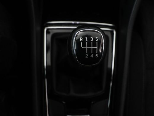 Skoda Karoq 1.5 TSI Business Edition Plus | Stoelverwarming | Adaptive cruise | Camera | Achterbankverwarming... ActivLease financial lease