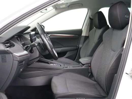 Skoda Octavia 1.5 e-TSI Business Edition | Stoelverwarming | Trekhaak | Camera | Carplay | Sfeerverlichting | M... ActivLease financial lease