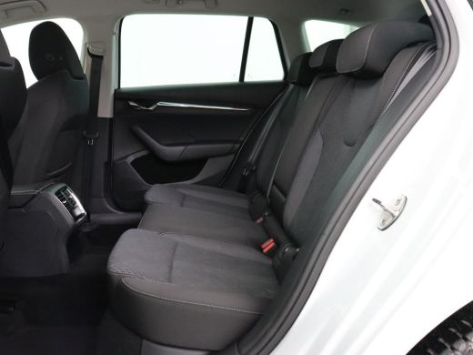 Skoda Octavia 1.5 e-TSI Business Edition | Stoelverwarming | Trekhaak | Camera | Carplay | Sfeerverlichting | M... ActivLease financial lease