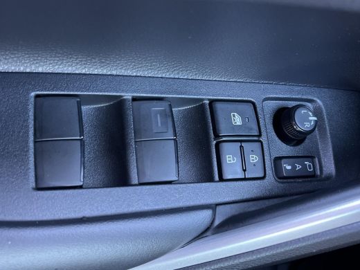 Toyota Corolla Cross Hybrid 200 Dynamic | Trekhaak | Carplay | LED Koplampen | Keyless entry | 18 inch LM-velgen | ActivLease financial lease