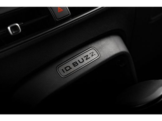Volkswagen ID. Buzz Pro Bulli 86 kWh LWB 7p. | 7 Persoons | Glazen dak | Trekhaak | IQ-Light | Camera | Voorraad ActivLease financial lease