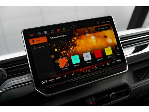 Volkswagen ID. Buzz Pro Bulli 86 kWh LWB 7p. | 7 Persoons | Glazen dak | Trekhaak | IQ-Light | Camera | Voorraad ActivLease financial lease