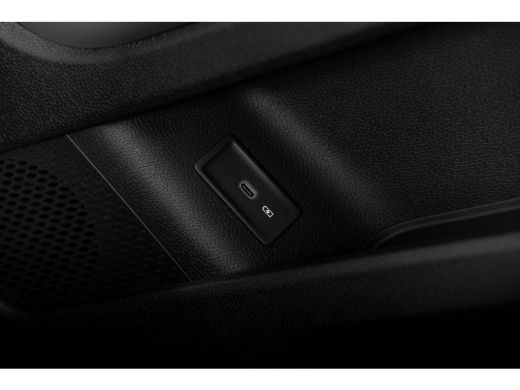 Volkswagen ID. Buzz Pro Bulli 86 kWh LWB 7p. | 7 Persoons | Glazen dak | Trekhaak | IQ-Light | Camera | Voorraad ActivLease financial lease