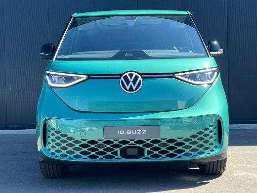 Volkswagen ID. Buzz Pro Bulli 86 kWh LWB 7p. | 7 Persoons | Glazen dak | Trekhaak | IQ-Light | Camera | Voorraad ActivLease financial lease