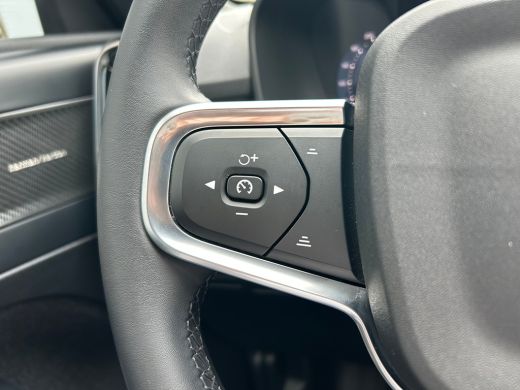 Volvo  XC40 2.0 B4 Plus Dark | Trekhaak | Memory-stoel | Climate pack | Harman/Kardon | All-seasons | Verwarm... ActivLease financial lease