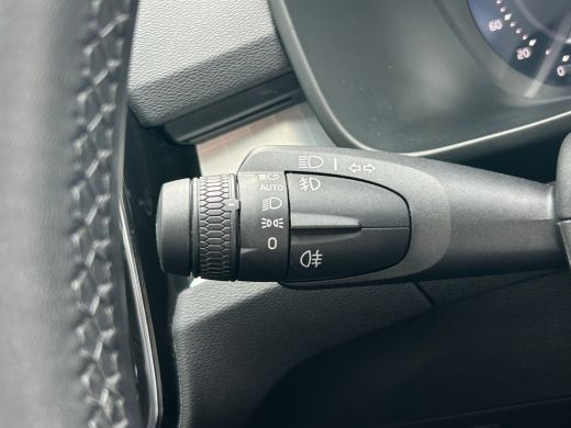 Volvo  XC40 2.0 B4 Plus Dark | Trekhaak | Memory-stoel | Climate pack | Harman/Kardon | All-seasons | Verwarm... ActivLease financial lease