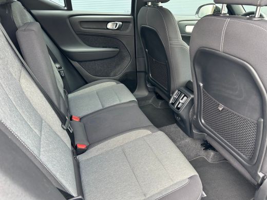 Volvo  XC40 2.0 B4 Plus Dark | Trekhaak | Memory-stoel | Climate pack | Harman/Kardon | All-seasons | Verwarm... ActivLease financial lease