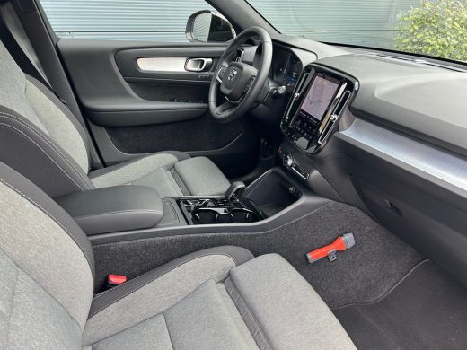 Volvo  XC40 2.0 B4 Plus Dark | Trekhaak | Memory-stoel | Climate pack | Harman/Kardon | All-seasons | Verwarm... ActivLease financial lease