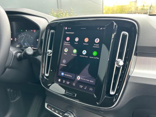 Volvo  XC40 2.0 B4 Plus Dark | Trekhaak | Memory-stoel | Climate pack | Harman/Kardon | All-seasons | Verwarm... ActivLease financial lease