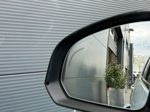 Volvo  XC40 2.0 B4 Plus Dark | Trekhaak | Memory-stoel | Climate pack | Harman/Kardon | All-seasons | Verwarm... ActivLease financial lease