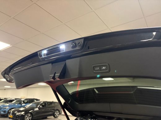 Volvo  XC40 T5 Recharge R-Design | Schuifdak | Trekhaak | Onderkant mee gespoten incl. black pack | Adaptieve... ActivLease financial lease