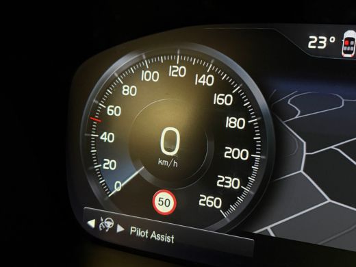 Volvo  XC40 T5 Recharge R-Design | Schuifdak | Trekhaak | Onderkant mee gespoten incl. black pack | Adaptieve... ActivLease financial lease