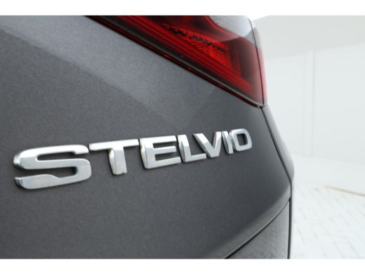 Alfa Romeo Stelvio 2.2d Super Automaat, Navigatie, Leer, Climate, ActivLease financial lease
