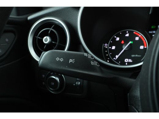 Alfa Romeo Stelvio 2.2d Super Automaat, Navigatie, Leer, Climate, ActivLease financial lease