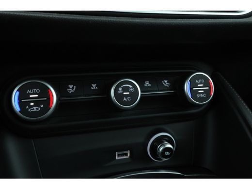 Alfa Romeo Stelvio 2.2d Super Automaat, Navigatie, Leer, Climate, ActivLease financial lease