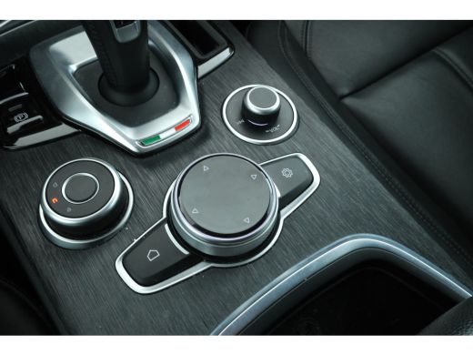 Alfa Romeo Stelvio 2.2d Super Automaat, Navigatie, Leer, Climate, ActivLease financial lease
