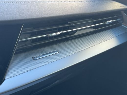 Audi A3 Limousine 30 110pk TFSI S edition Parkeerhulp achter | Cruise control | 	MMI navigatie plus MMI t... ActivLease financial lease