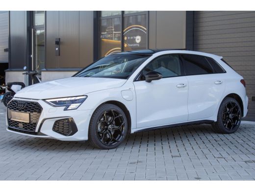 Audi A3 Sportback 40 TFSIe Sline Pano Maxton Diffuser Matrix Camera Sfeerverlichting ActivLease financial lease