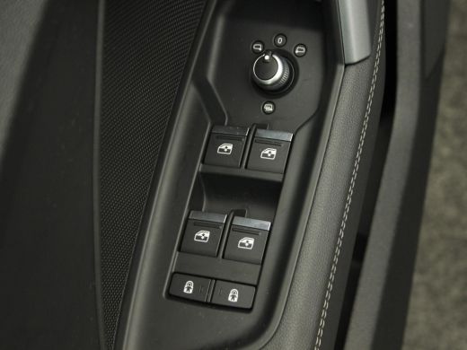 Audi A3 Sportback 45 TFSi e 272 Pk S-Line Competition | Stoelverwarming | Trekhaak | Camera | Adaptive Cr... ActivLease financial lease