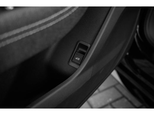 Audi A5 Avant S edition 150PK | Rode Remklauwen | Trekhaak | Stoeverw. voor | Sfeerverlichting | Privacy ... ActivLease financial lease