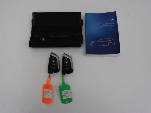 BMW 3 Serie 318i | Leder | Adaptive cruise | Stoelverwarming | Memory | Live Cockpit | Sportstoelen | Carplay... ActivLease financial lease