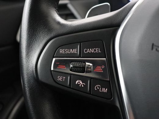 BMW 3 Serie 318i | Leder | Adaptive cruise | Stoelverwarming | Memory | Live Cockpit | Sportstoelen | Carplay... ActivLease financial lease