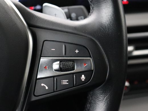 BMW 3 Serie 318i | Leder | Adaptive cruise | Stoelverwarming | Memory | Live Cockpit | Sportstoelen | Carplay... ActivLease financial lease