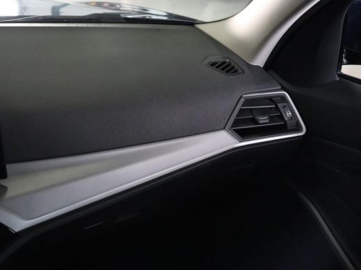 BMW 3 Serie 318i | Leder | Adaptive cruise | Stoelverwarming | Memory | Live Cockpit | Sportstoelen | Carplay... ActivLease financial lease