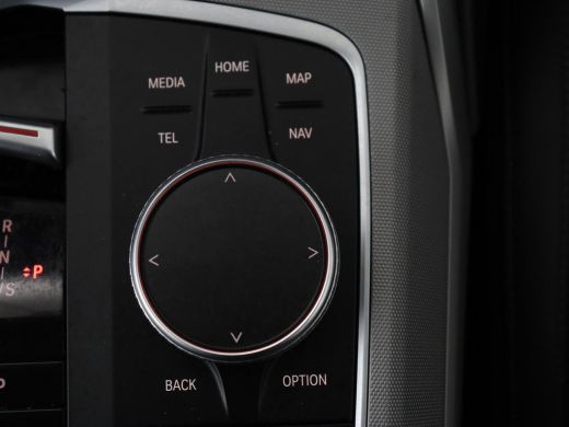 BMW 3 Serie 318i | Leder | Adaptive cruise | Stoelverwarming | Memory | Live Cockpit | Sportstoelen | Carplay... ActivLease financial lease