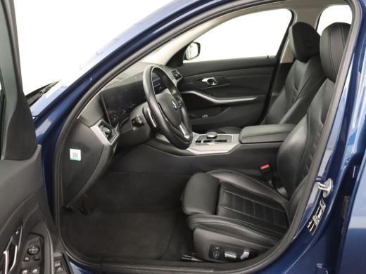 BMW 3 Serie 318i | Leder | Adaptive cruise | Stoelverwarming | Memory | Live Cockpit | Sportstoelen | Carplay... ActivLease financial lease