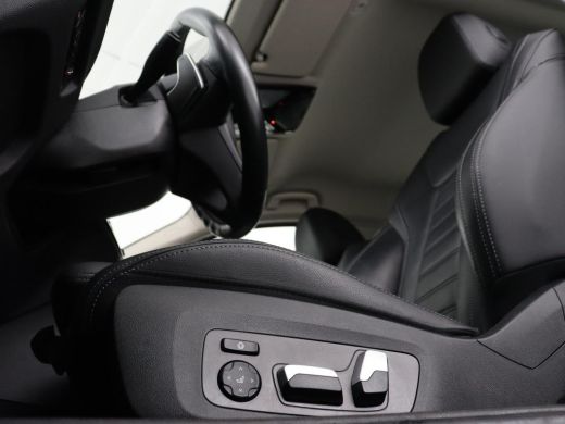 BMW 3 Serie 318i | Leder | Adaptive cruise | Stoelverwarming | Memory | Live Cockpit | Sportstoelen | Carplay... ActivLease financial lease