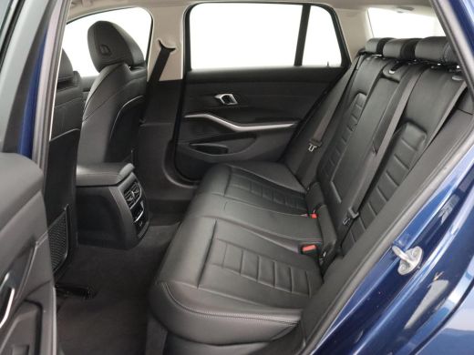 BMW 3 Serie 318i | Leder | Adaptive cruise | Stoelverwarming | Memory | Live Cockpit | Sportstoelen | Carplay... ActivLease financial lease