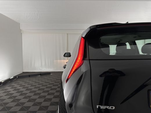 Kia Niro EV DynamicLine 64.8 kWh [ 3-Fase-11kW] {SOH-100%} (INCL-BTW) *LEATHER-FABRIC | ADAPTIVE-CRUISE | DIG... ActivLease financial lease
