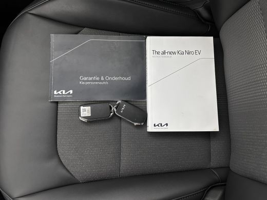 Kia Niro EV DynamicLine 64.8 kWh [ 3-Fase-11kW] {SOH-100%} (INCL-BTW) *LEATHER-FABRIC | ADAPTIVE-CRUISE | DIG... ActivLease financial lease
