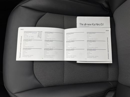 Kia Niro EV DynamicLine 64.8 kWh [ 3-Fase-11kW] {SOH-100%} (INCL-BTW) *LEATHER-FABRIC | ADAPTIVE-CRUISE | DIG... ActivLease financial lease