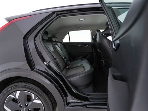 Kia Niro EV DynamicLine 64.8 kWh [ 3-Fase-11kW ] {SOH-100%} (INCL-BTW) *LEATHER-FABRIC | ADAPTIVE-CRUISE | DI... ActivLease financial lease