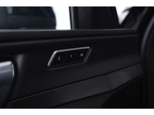 Lynk & Co 01 1.5 Full black, Panoramadak, 360 Camera, Apple Carplay, Trekhaak ActivLease financial lease