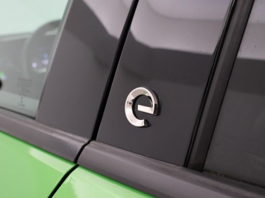 Opel Mokka-e ULTIMATE 50 KWH TWO TONE 94% SOH + LEDER/ALCANTARA | STOEL/STUURVERW. | 18 INCH | MATCHA GREEN ActivLease financial lease