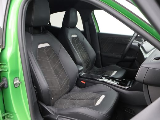 Opel Mokka-e ULTIMATE 50 KWH TWO TONE 94% SOH + LEDER/ALCANTARA | STOEL/STUURVERW. | 18 INCH | MATCHA GREEN ActivLease financial lease