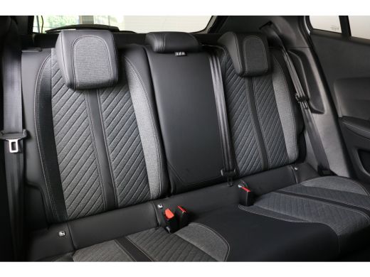 Peugeot 2008 1.2 PureTech 100 Allure | Navi | Camera | Clima | Cruise | Apple Carplay/Android Auto | Parkeerse... ActivLease financial lease