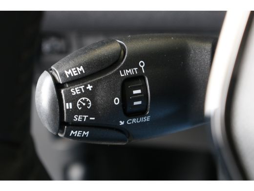 Peugeot 2008 1.2 PureTech 100 Allure | Navi | Camera | Clima | Cruise | Apple Carplay/Android Auto | Parkeerse... ActivLease financial lease