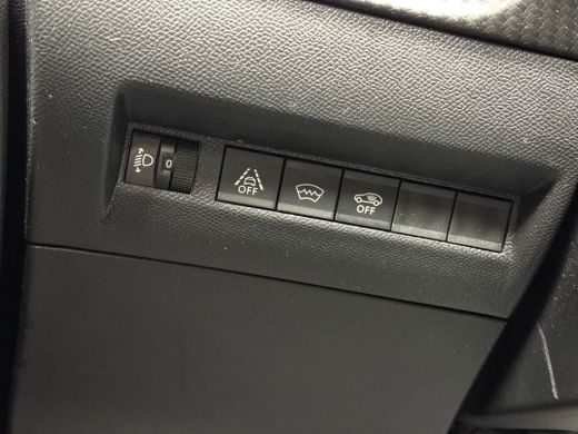 Peugeot 2008 1.2 PureTech Allure Sport (VIRTUAL COCKPIT, APPLE CARPLAY, GROOT NAVI, 360 CAMERA, KEYLESS, LEDER... ActivLease financial lease