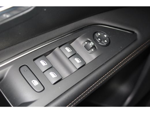 Peugeot 3008 1.2 PURETECH 130PK GT PACK AUTOMAAT / NAVI / LEDER / CLIMA / PDC / 19" LMV / CAMERA / BLACK PACK ... ActivLease financial lease