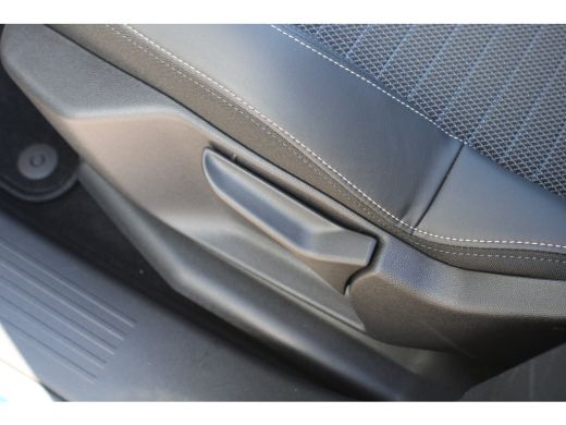 Peugeot 3008 1.6 plug-in Hybrid 195 Allure | Automaat | Navigatie | Panorama/schuifdak | Camera | All season |... ActivLease financial lease