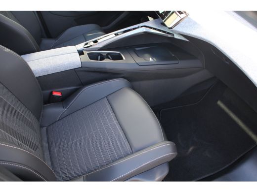 Peugeot 3008 1.6 plug-in Hybrid 195 Allure | Automaat | Navigatie | Panorama/schuifdak | Camera | All season |... ActivLease financial lease